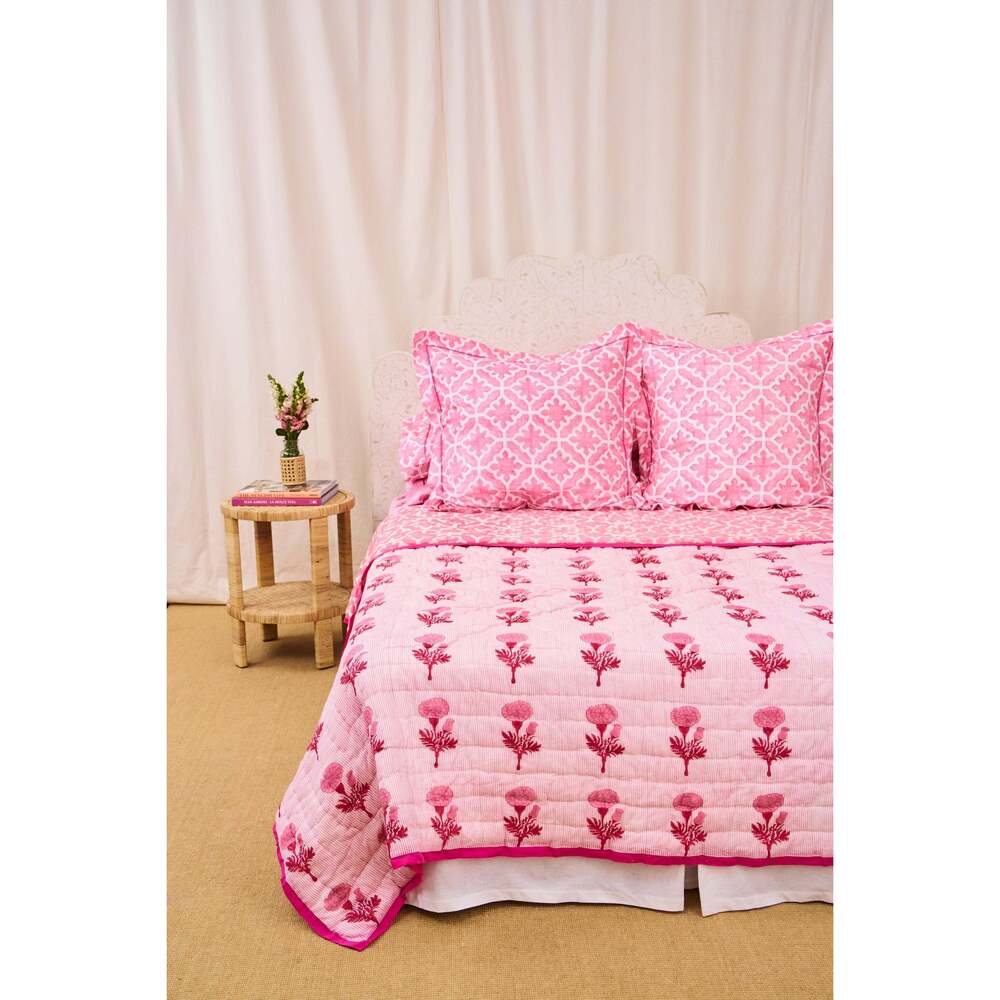 Roller Rabbit Marigold Stripe/Monaco Pool Quilt Size QUEEN RED/PINK